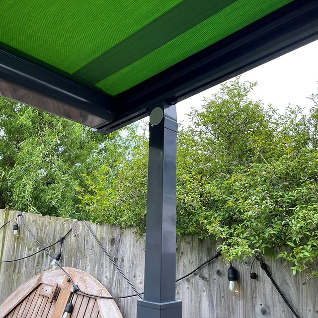 green awning